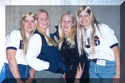 4blondes.jpg (167629 bytes)